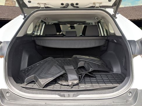 Used 2021 Toyota RAV4 XLE w/ Convenience Package FWD image 20