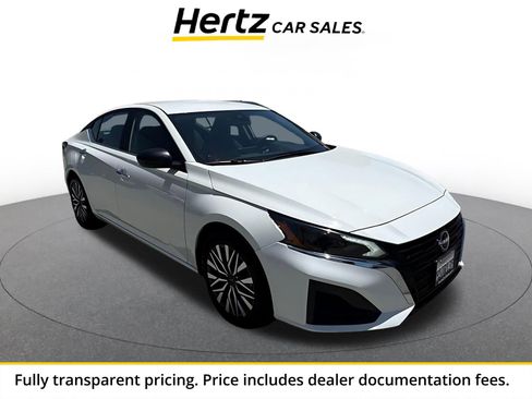 Used 2025 Nissan Altima 2.5 SV FWD image 1