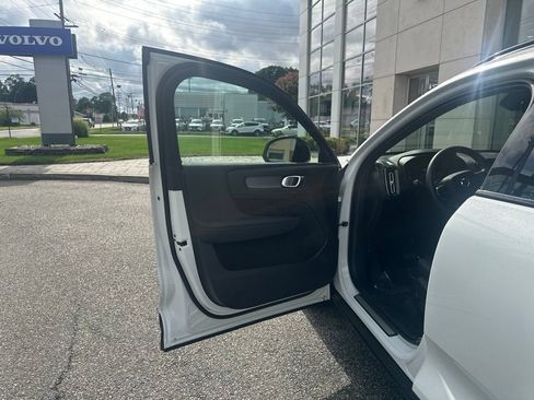 Used 2025 Volvo XC40 B5 Plus AWD/4WD image 10