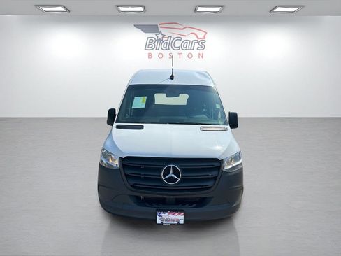 Used 2023 Mercedes-Benz Sprinter 2500 image 2