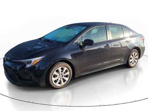 Used 2023 Toyota Corolla LE AWD/4WD image 3