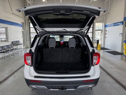 Used 2023 Ford Explorer Limited w/ Limited Technology Package image 11