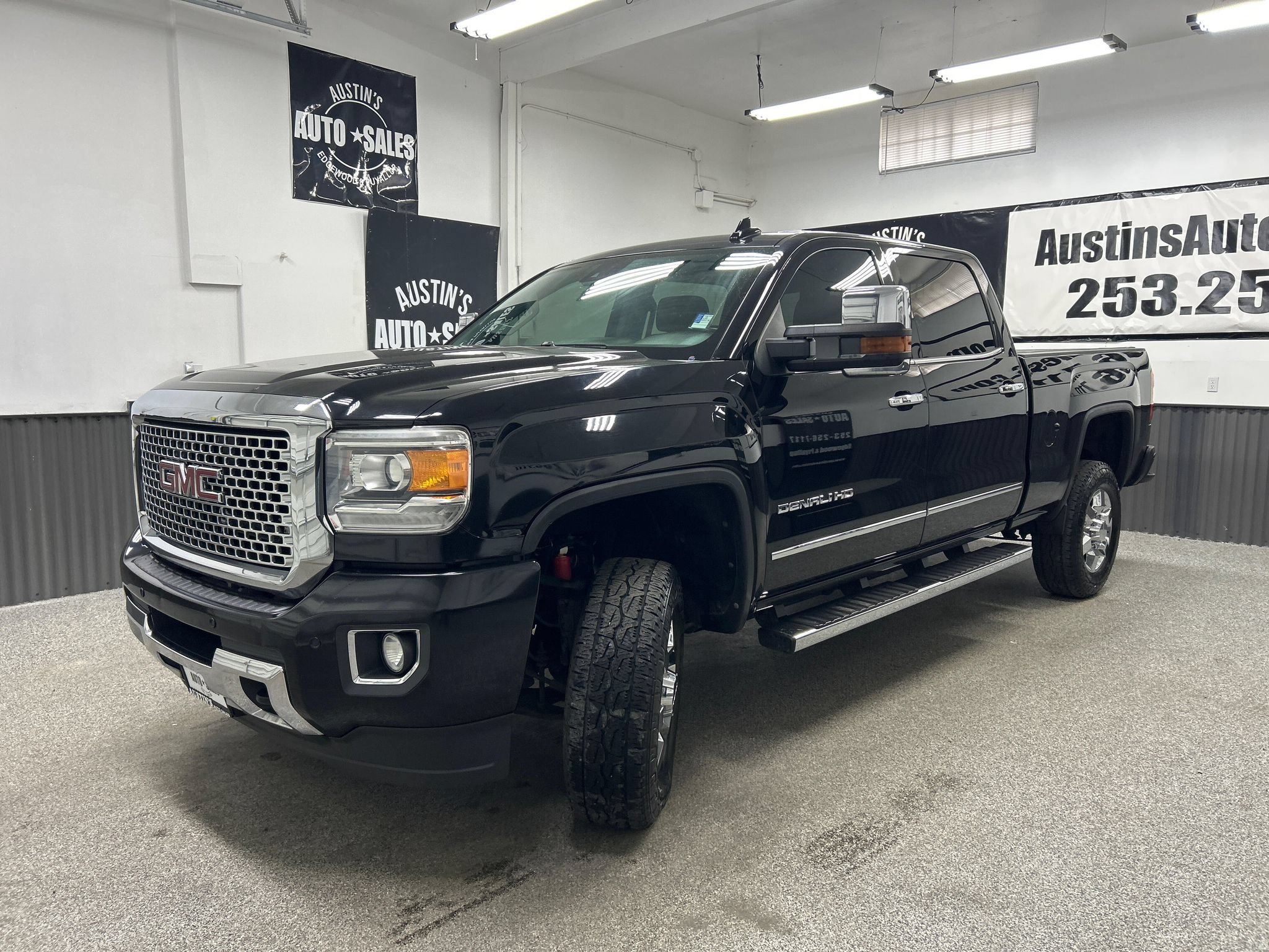 Used 2015 GMC Sierra 3500 Denali w/ Driver Alert Package AWD/4WD image 3