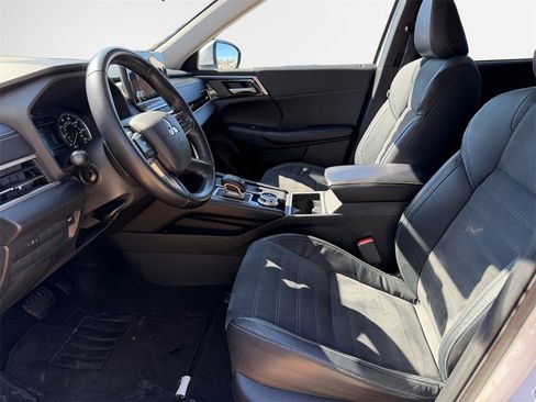 Used 2022 Mitsubishi Outlander SE image 12