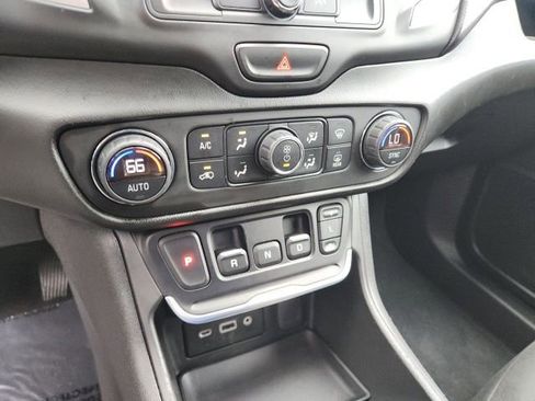 Used 2019 GMC Terrain SLE w/ Driver Convenience Package image 29