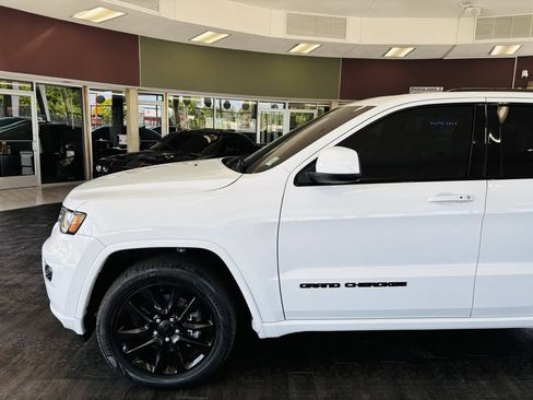 Used 2021 Jeep Grand Cherokee Laredo X AWD/4WD image 15