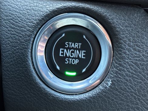 Used 2024 Cadillac XT4 Premium Luxury image 19