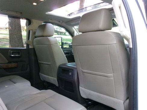 Used 2018 GMC Sierra 2500 SLT w/ Duramax Plus Package AWD/4WD image 27