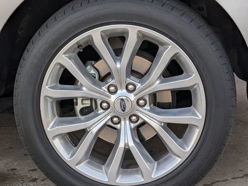 Used 2019 Ford Expedition Limited w/ Equipment Group 302A RWD image 10