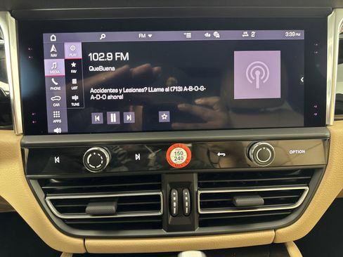 Certified 2025 Porsche Macan image 24