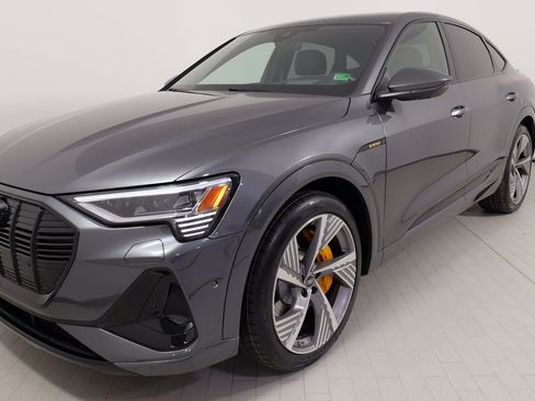 Used 2023 Audi e-tron Prestige w/ Prestige Package image 4