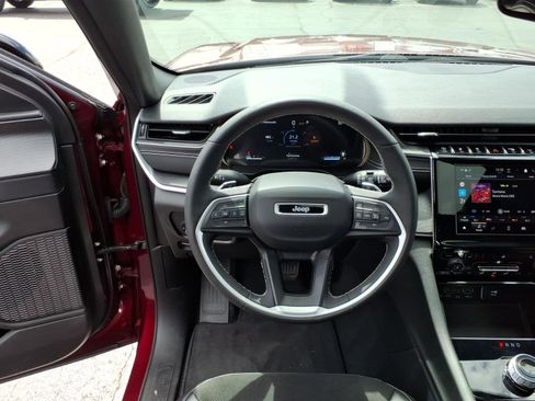 Used 2023 Jeep Grand Cherokee Altitude AWD/4WD image 15