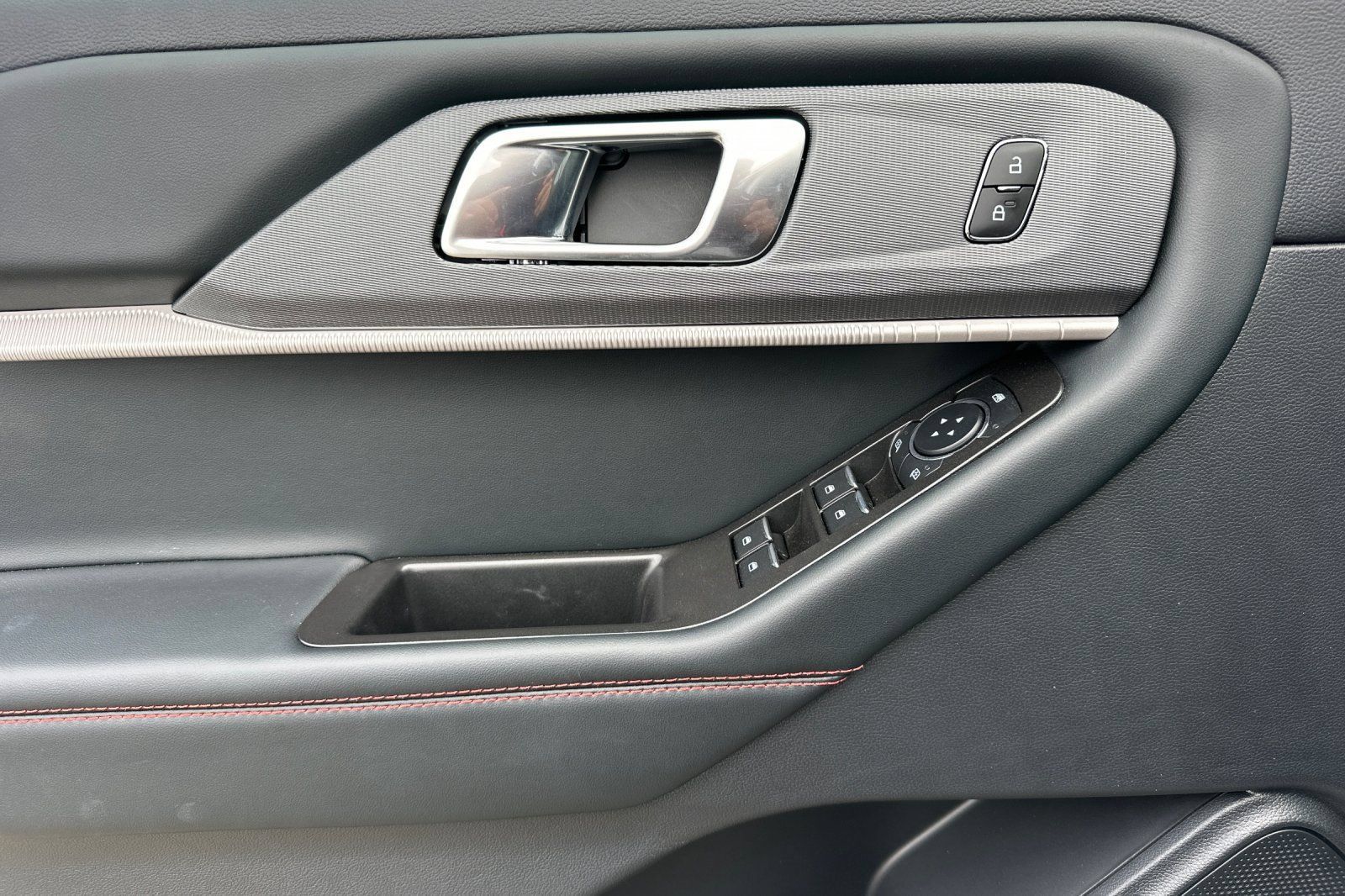 New 2025 Ford Explorer ST-Line AWD/4WD image 11