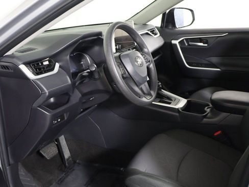 Used 2025 Toyota RAV4 XLE image 20