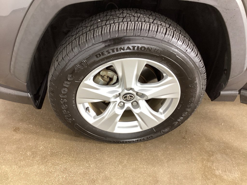 Used 2021 Toyota RAV4 XLE AWD/4WD image 30