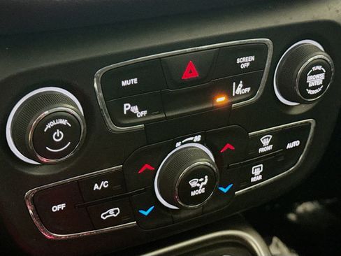 Used 2021 Jeep Compass Latitude w/ Sun and Sound Group image 20