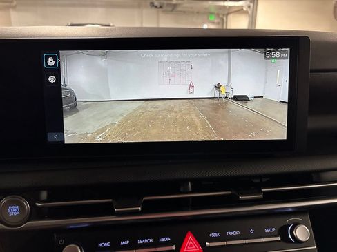 Certified 2025 Hyundai Tucson SE AWD/4WD image 26