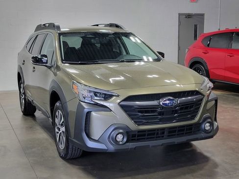 Certified 2025 Subaru Outback Premium w/ Popular Package #1A AWD/4WD image 4