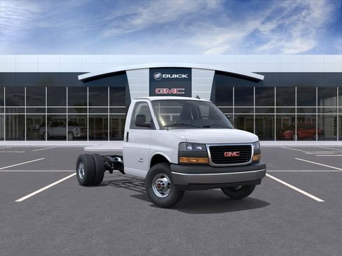 New 2025 GMC Savana 3500 w/ Power Convenience Package image 27