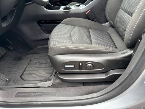 Used 2024 GMC Terrain SLE w/ Driver Convenience Package image 16