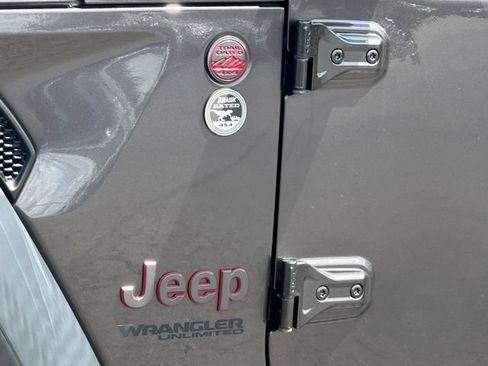 Used 2021 Jeep Wrangler Unlimited Rubicon w/ Cold Weather Group AWD/4WD image 16