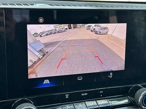 Used 2024 Chevrolet Colorado W/T RWD image 18