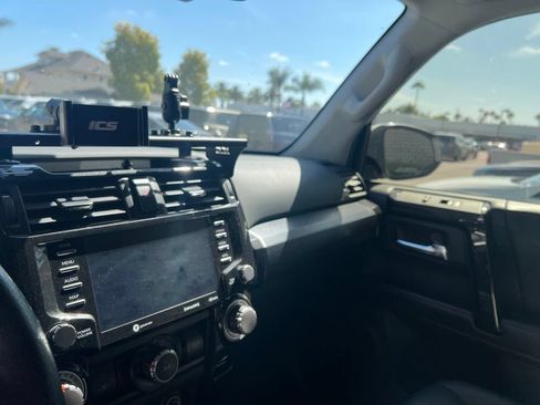 Used 2022 Toyota 4Runner TRD Off-Road Premium AWD/4WD image 11