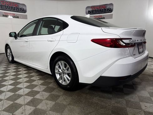 Used 2025 Toyota Camry LE w/ Convenience Package FWD image 5