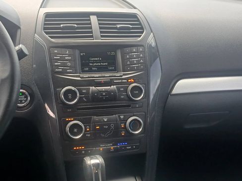 Used 2017 Ford Explorer XLT FWD image 27
