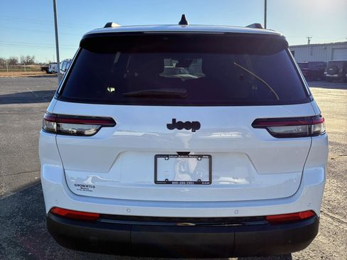 New 2025 Jeep Grand Cherokee L Laredo image 17