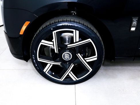 New 2026 Rolls-Royce Cullinan Black Badge image 41