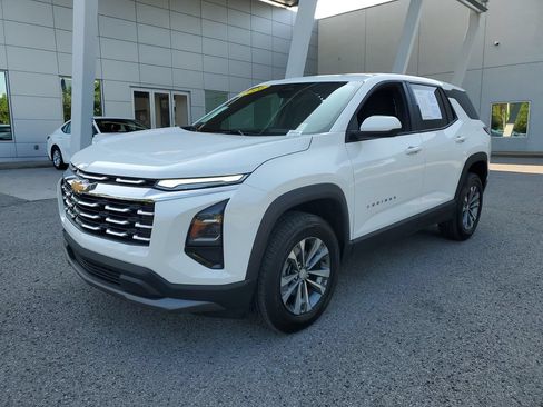 Used 2026 Chevrolet Equinox LT FWD image 2