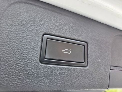 Used 2021 Volkswagen Atlas SE image 19