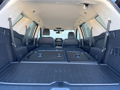 Used 2025 Nissan Pathfinder SL w/ Cargo Package image 12