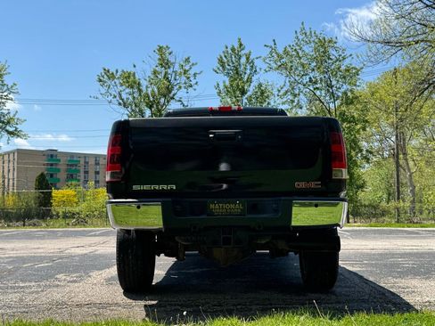 Used 2011 GMC Sierra 2500 Denali w/ Suspension Package, Off-Road AWD/4WD image 14