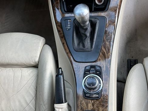 Used 2009 BMW 335i Convertible w/ Premium Pkg image 23