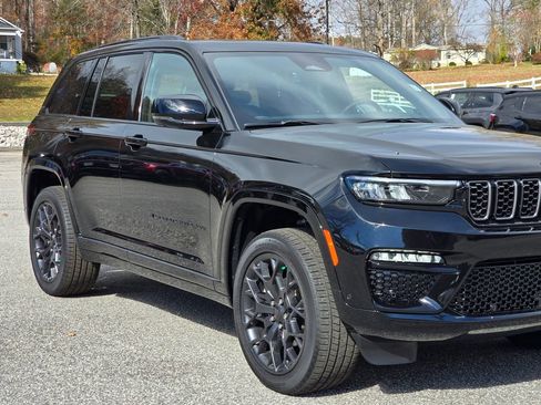 New 2025 Jeep Grand Cherokee Summit image 39