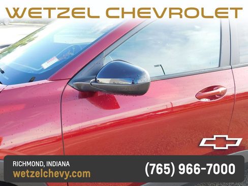 Used 2025 Chevrolet Trax RS w/ Sunroof Package FWD image 11