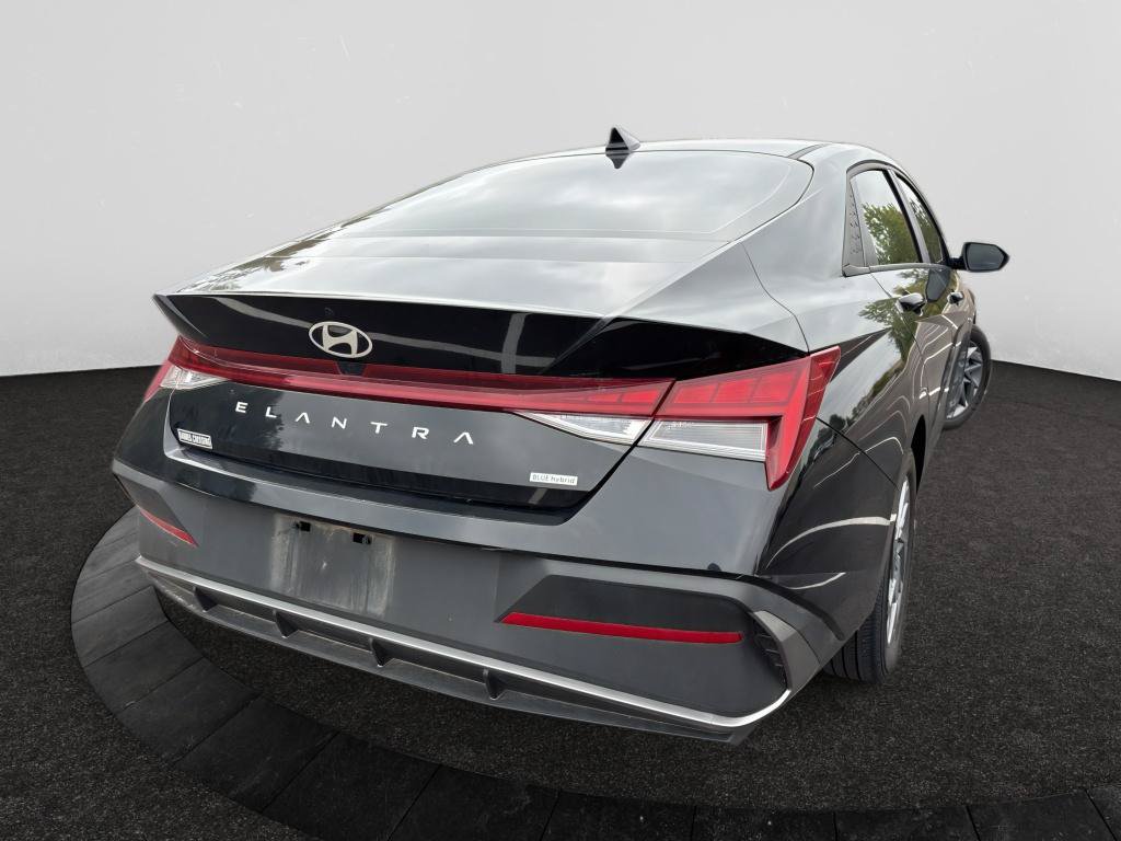 Used 2025 Hyundai Elantra Hybrid FWD image 5