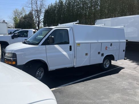New 2024 Chevrolet Express 3500 w/ Power Convenience Package RWD image 4