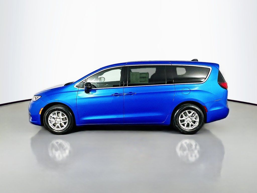 New 2026 Chrysler Pacifica Select FWD image 4