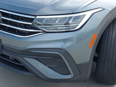 Used 2022 Volkswagen Tiguan SE image 33