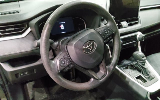 Used 2025 Toyota RAV4 XLE AWD/4WD image 34