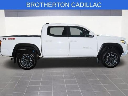 Used 2018 Toyota Tacoma TRD Off-Road w/ Technology Package AWD/4WD image 8