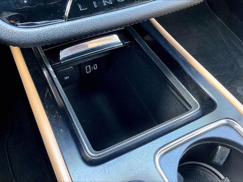 Used 2022 Lincoln Corsair Reserve image 25