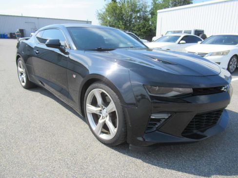 Used 2018 Chevrolet Camaro SS RWD image 3