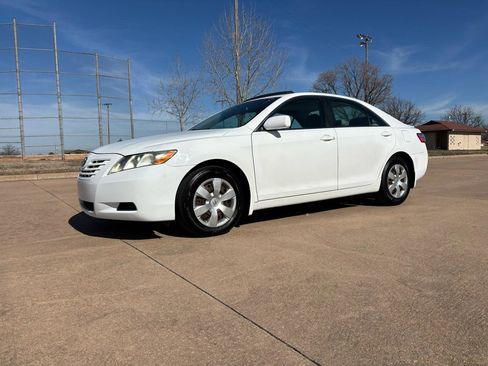 Used 2008 Toyota Camry LE image 2