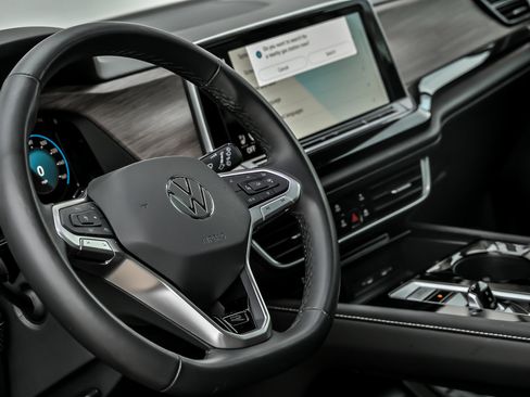 Used 2024 Volkswagen Atlas SEL Premium R-Line AWD/4WD image 35