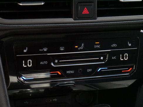 Certified 2025 Volkswagen Taos SE AWD/4WD image 23