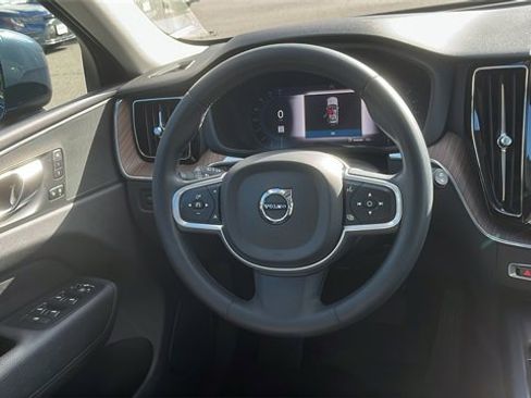 Used 2022 Volvo XC60 B5 Momentum w/ Climate Package image 21